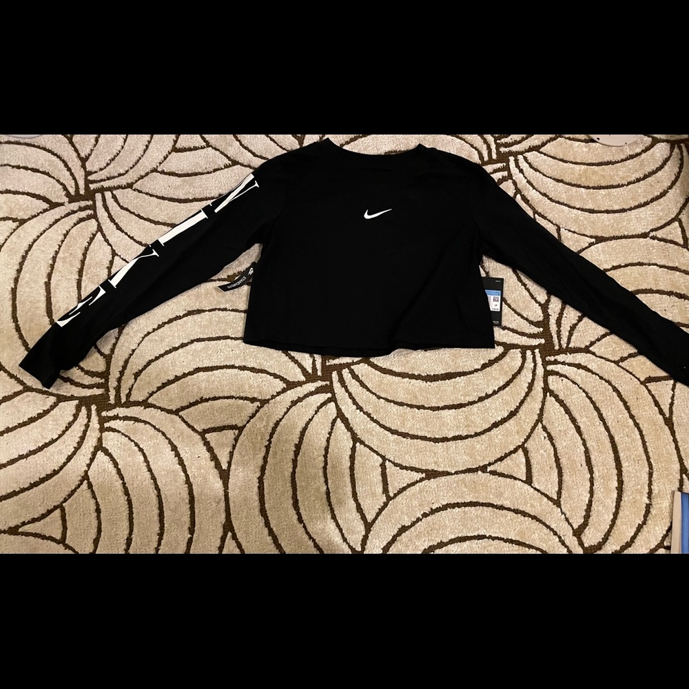 Nike cropped work out top. Brand new with tags.